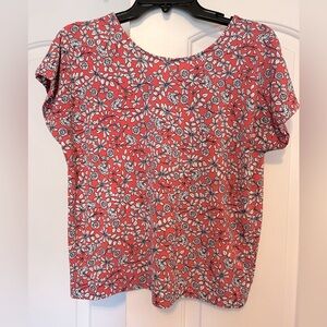 Banana republic size extra small top. Fits more like a small